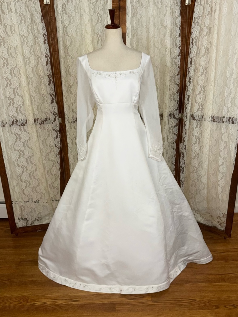 Beautiful Vintage Y2K Mon Cheri White Satin Wedding Gown